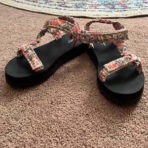 Velcro strap sandals with floral detail size 8